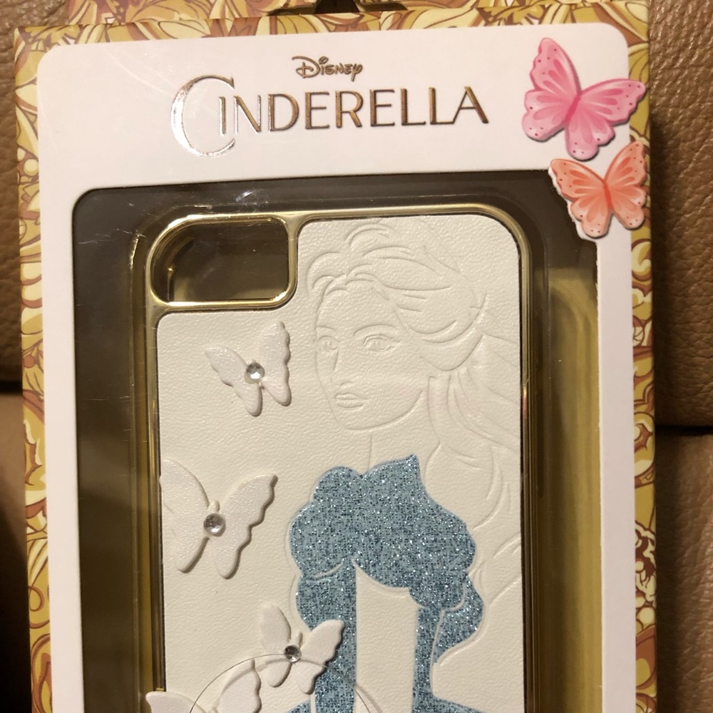 NWT Cinderella cell phone case👑💗💕🌸